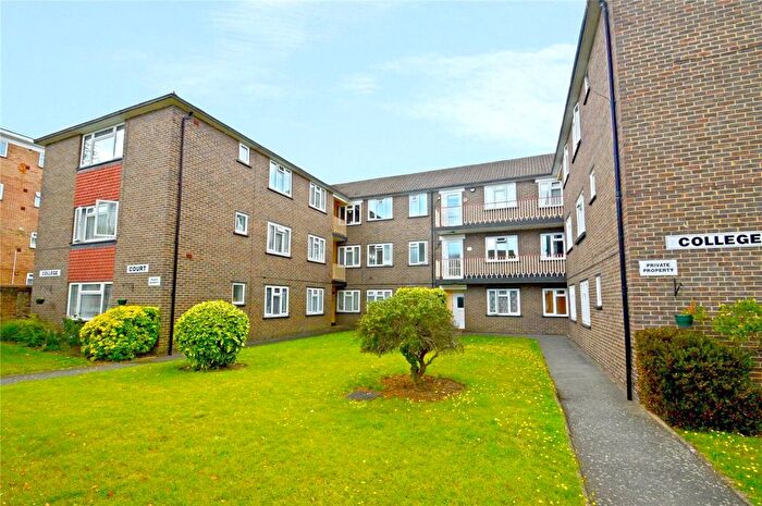 2 Bedroom Flat To Rent In College Court, Ashburton Road, Croydon, Surrey, CR0