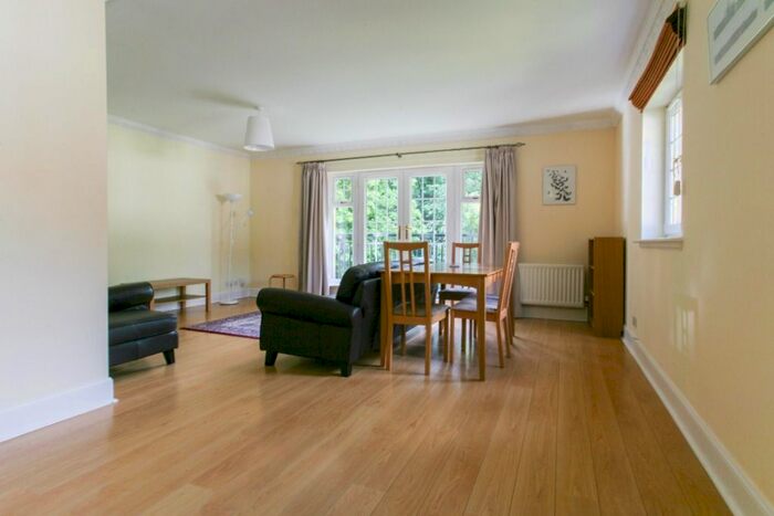 2 Bedroom Flat To Rent In Syme Crescent, Greenbank, Edinburgh, EH10