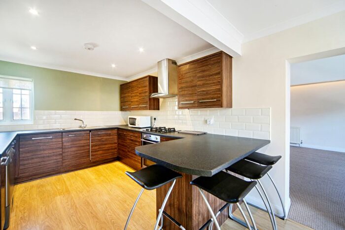 1 Bedroom Flat To Rent In Baker Street, Weybridge, KT13