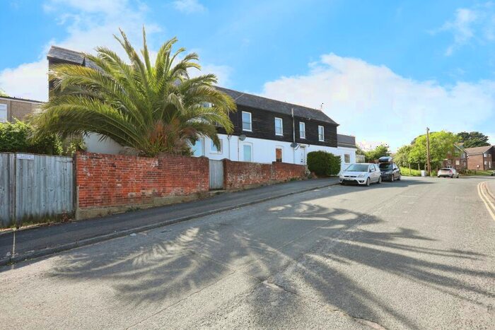 2 Bedroom Maisonette To Rent In Arctic Road, Cowes, PO31