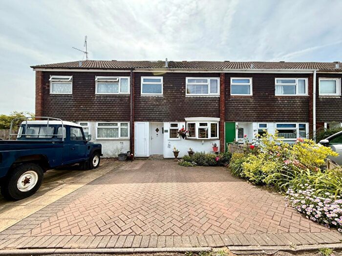 4 Bedroom Terraced House For Sale In Woodbridge Close, Leagrave, Luton, Bedfordshire, LU4