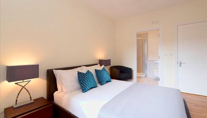 2 Bedroom Flat To Rent In Hamlet Gardens, London, W6