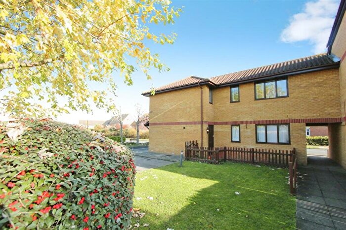 1 Bedroom Flat To Rent In Cranfield Park Court, Radwinter Avenue, Wickford, SS12