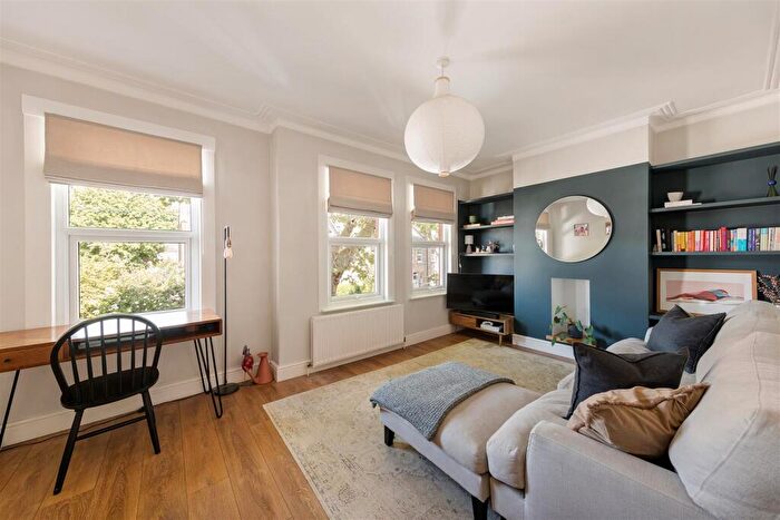 1 Bedroom Maisonette For Sale In Blyth Road, Walthamstow, E17