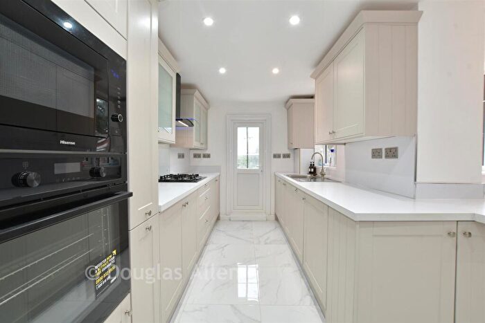 2 Bedroom Semi Detached House For Sale In Bosworth Road, Dagenham, Essex, RM10