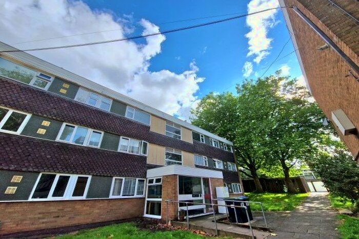 2 Bedroom Flat To Rent In Daventry Grove, Birmingham, B32