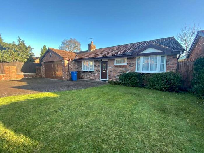3 Bedroom Detached Bungalow To Rent In Marchbank Drive, Cheadle, SK8