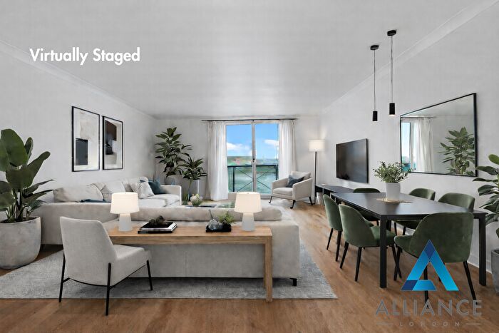 2 Bedroom Flat For Sale In Papermill Wharf, Narrow Street, Limehouse, London, E14