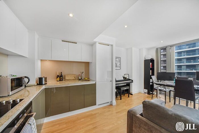 1 Bedroom Flat To Rent In Landmark East Tower, Marsh Wall, E14