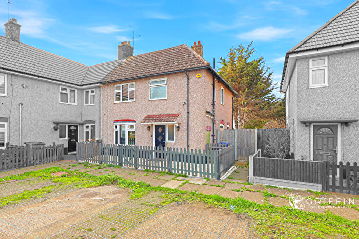 3 Bedroom End Of Terrace House For Sale In Elgar Gardens, Tilbury, RM18
