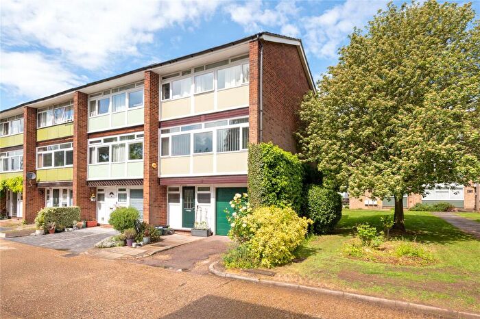 4 Bedroom End Of Terrace House For Sale In Abbots Park, St. Albans, Hertfordshire, AL1
