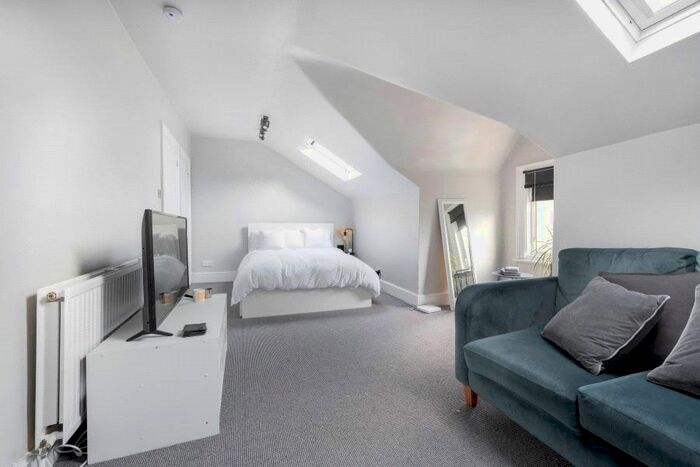 1 Bedroom Flat To Rent In East Hill, London, SW18