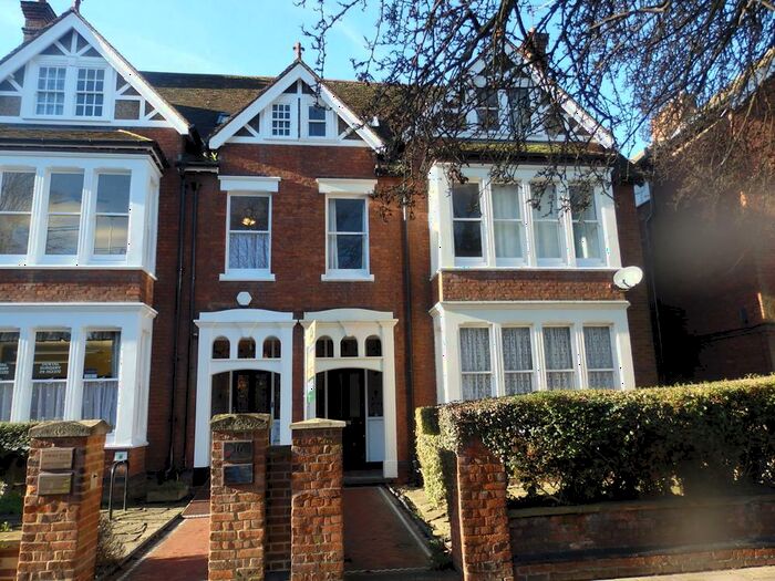 2 Bedroom Flat To Rent In De Parys Avenue, Bedford, MK40