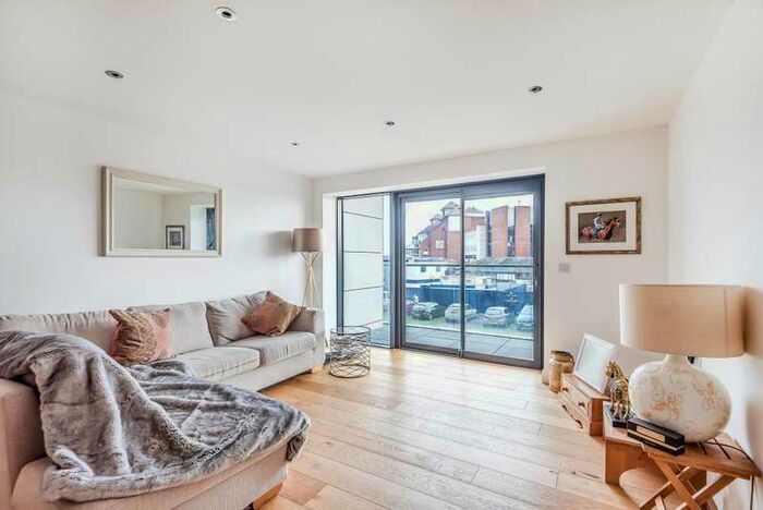 2 Bedroom Apartment To Rent In Newbury, Berkshire, RG14