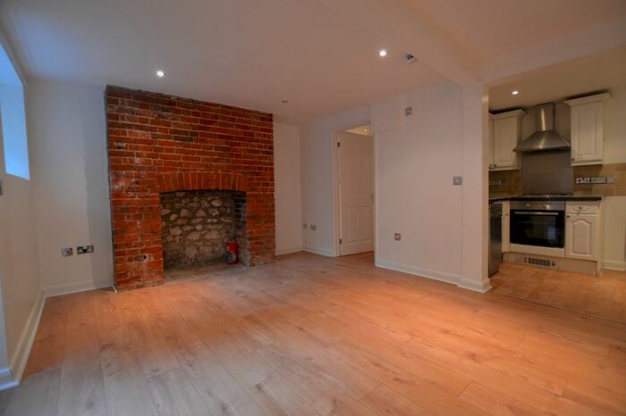 1 Bedroom Flat To Rent In St. Cross Road, Winchester, SO23