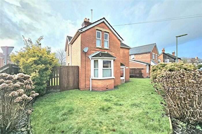 2 Bedroom Detached House For Sale In Belmont Road, Camberley, Surrey, GU15