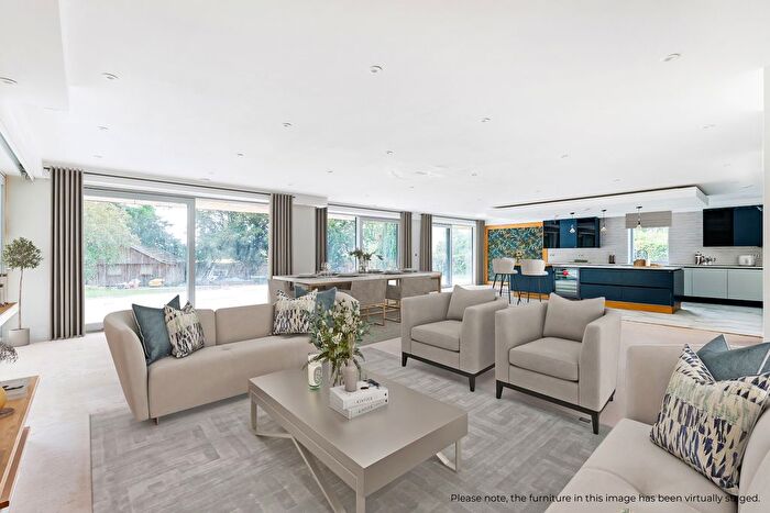 5 Bedroom Detached House For Sale In Wood Norton, Fladbury, WR11