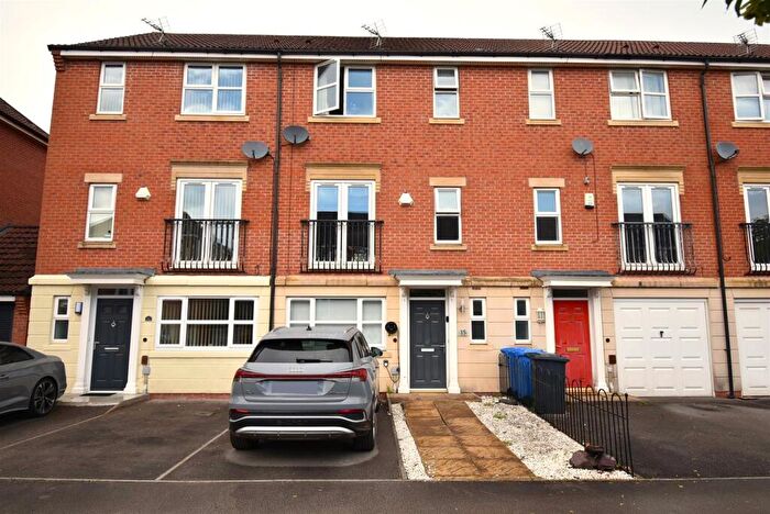 4 Bedroom Town House For Sale In Crystal Close, Mickleover, Derby, DE3