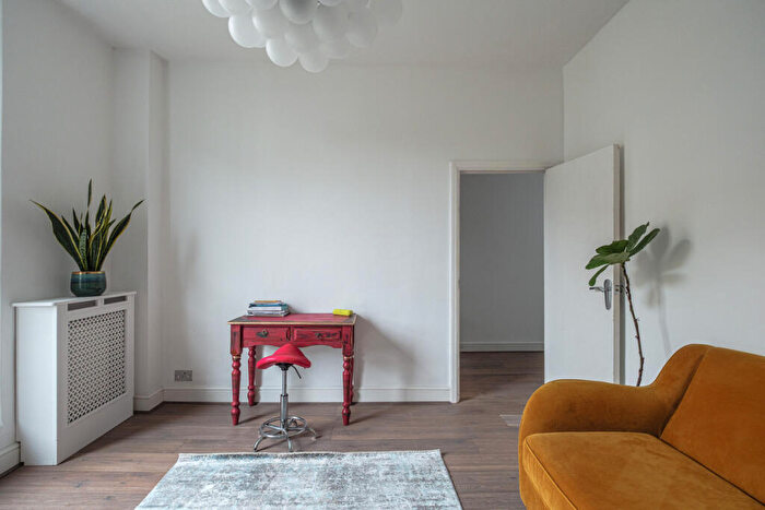 4 Bedroom Terraced House For Sale In Southgate Road, London, N1