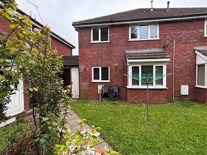 2 Bedroom Cluster House For Sale In Moorland Gardens, Plymouth, Devon, PL7