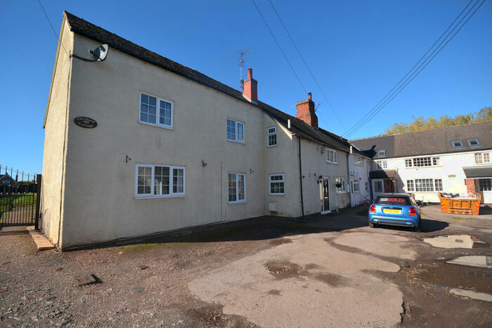 5 Bedroom Semi-Detached House To Rent In Orchard Street, Gotham, NG11