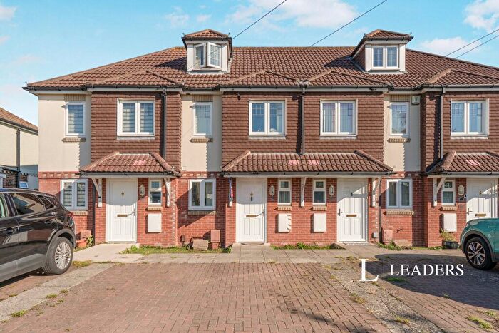 3 Bedroom House To Rent In Cornaway Lane, Fareham, PO16