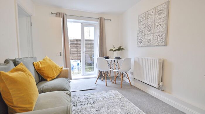 1 Bedroom Flat To Rent In Bloemfontein Avenue, Shepherds Bush, W12