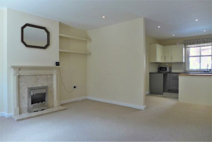 2 Bedroom Apartment To Rent In Florentines Court, Allhallowgate, HG4