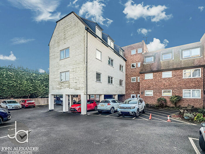 3 Bedroom Flat For Sale In Seaview Avenue, West Mersea, CO5