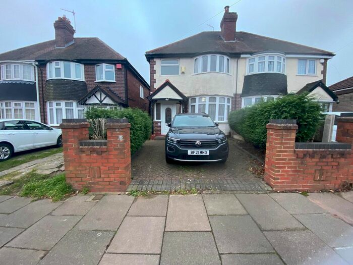 3 Bedroom Property To Rent In Old Oscott Hill, Great Barr, Birmingham B44