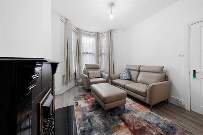 1 Bedroom Flat To Rent In Chapter Road, London, NW2