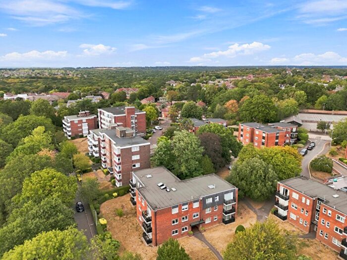 3 Bedroom Flat For Sale In Parkmore Close, Woodford Green, Redbridge, IG8