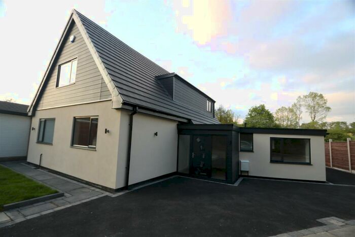 4 Bedroom Detached House To Rent In Philips Drive, Whitefield, Manchester, M45