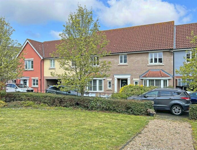 5 Bedroom Link Detached House For Sale In Chestnut Avenue, Great Notley, Braintree, CM77