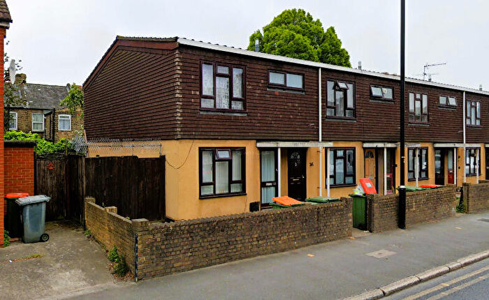 1 Bedroom Apartment To Rent In New Barn Street, E13