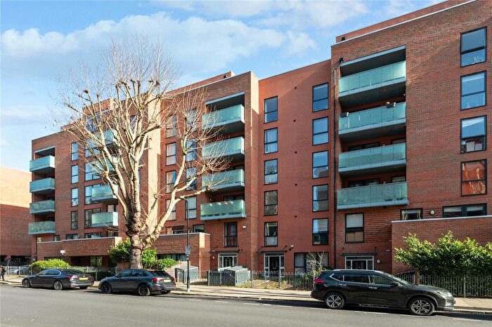1 Bedroom Flat For Sale In Bathurst Square, London, N15