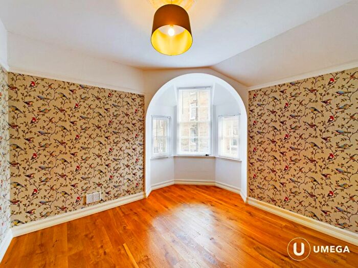 3 Bedroom Duplex To Rent In St Leonards Lane, Newington, Edinburgh, EH8