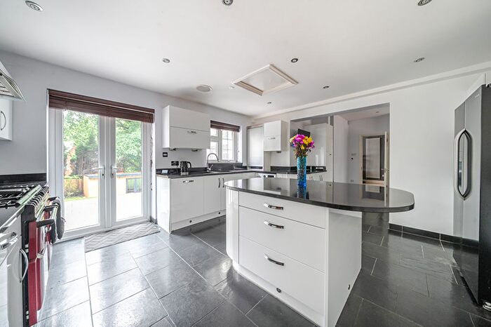 4 Bedroom Detached House For Sale In Reading Road North, Fleet, GU51