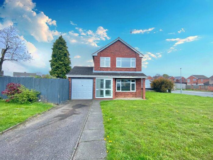 3 Bedroom Semi-Detached House To Rent In Charnwood Avenue, Nuneaton, CV10