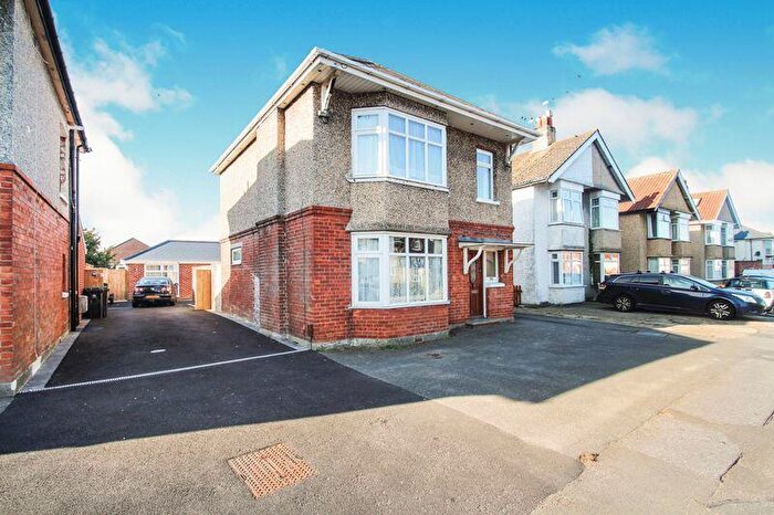 3 Bedroom Detached House To Rent In Ensbury Park, Bournemouth, BH10