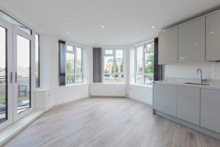 2 Bedroom Apartment To Rent In Cookham Road Maidenhead, SL6