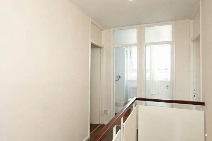 5 Bedroom Flat To Rent In Carlton Vale, London, NW6