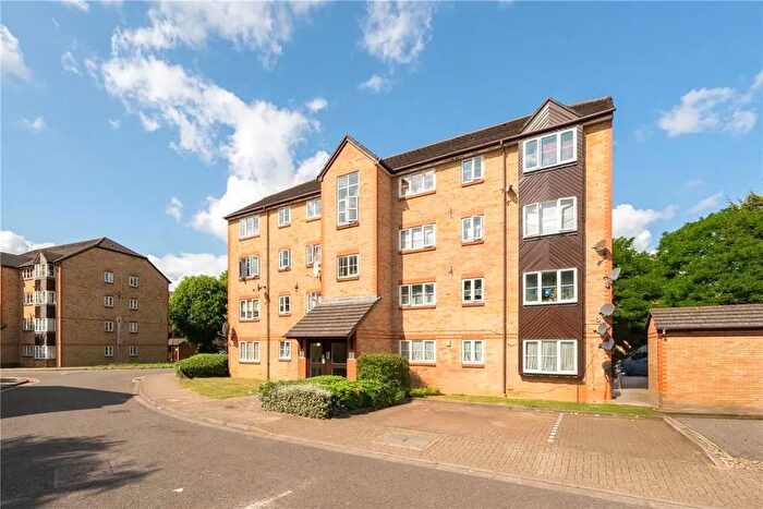 2 Bedroom Flat For Sale In Cygnet Close, London, NW10