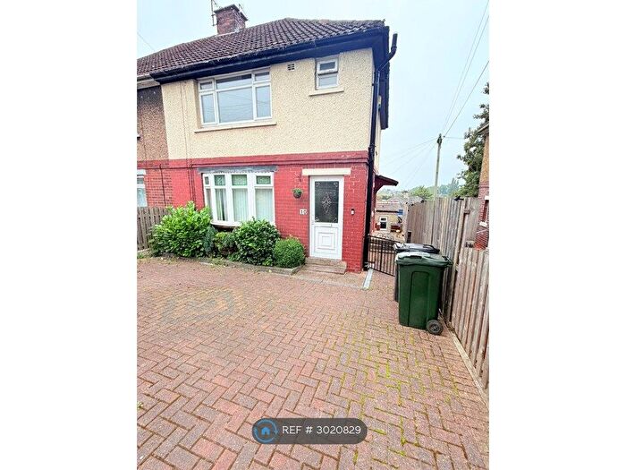 3 Bedroom Semi-Detached House To Rent In Shirley Avenue, Bradford, BD12