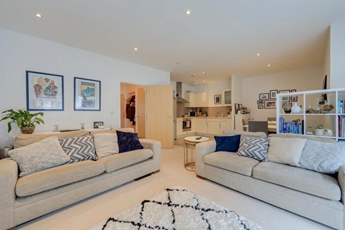 1 Bedroom Flat For Sale In Desvignes Drive, Hither Green, London, SE13