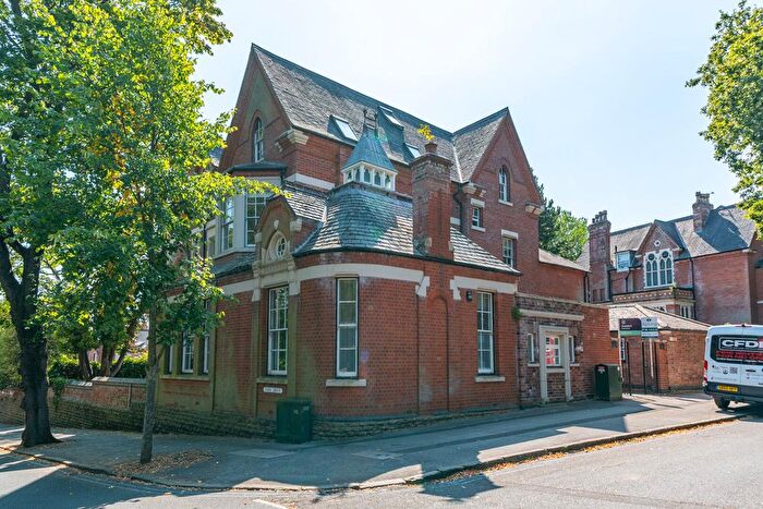 2 Bedroom Flat For Sale In Gladstone Court, Cavendish Crescent South, The Park, NG7