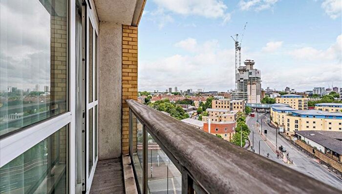 2 Bedroom Flat To Rent In Circus Apartments, Westferry Circus, London, E14