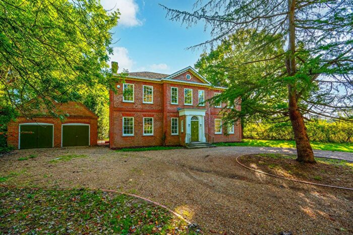 5 Bedroom Detached House For Sale In Aldershot Road, Guildford, GU3