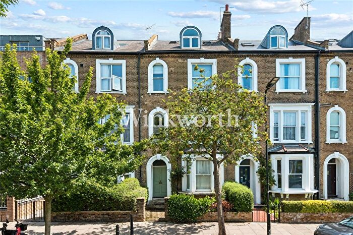 1 Bedroom Flat For Sale In Finsbury Park Road, London, N4