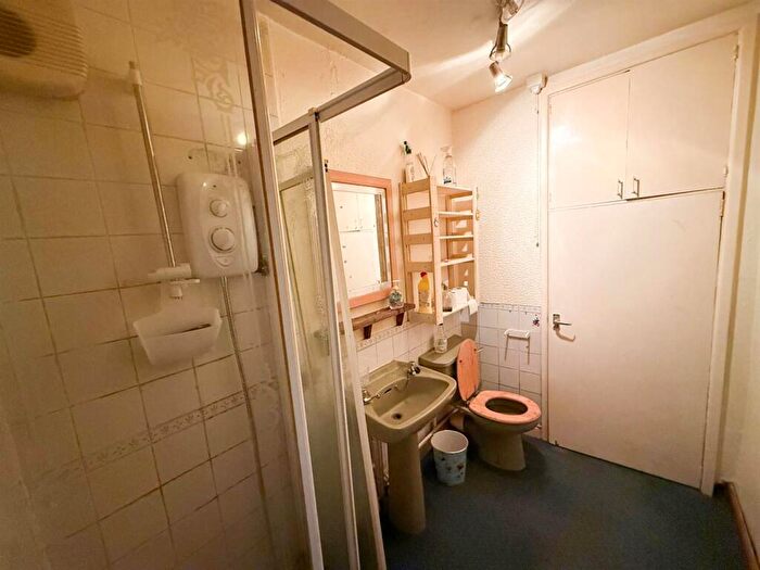 1 Bedroom Apartment For Sale In Main Road, Eastburn, BD20